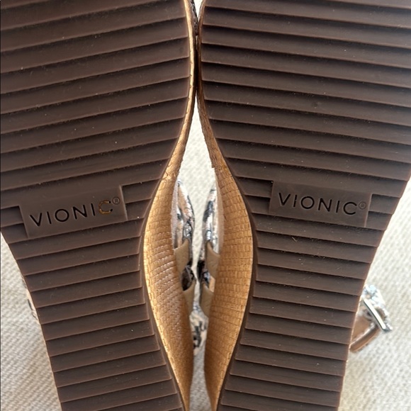 Vionic Sandals - Picture 7 of 9